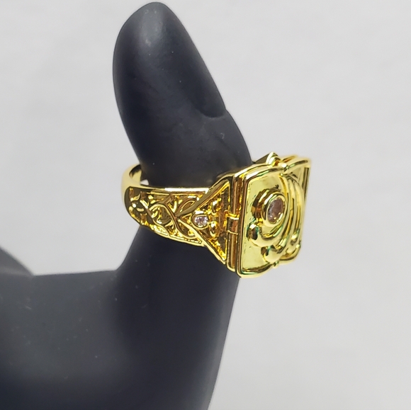 Mens Open Locklet Secret Compartment Ring - Picture 2 of 15